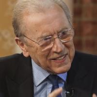 Famed Broadcast Journalist David Frost Dies at 74 Video