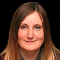 Old Navy Brings in Sarah Holme for Women's Design Video
