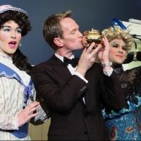 Photo Flash: Harvard's Hasty Pudding Theatricals Honor Neil Patrick Harris as 2014…