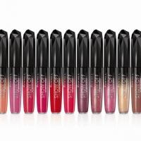 Rimmel London Debuts New Lip Lacquer Featuring Kate Moss Video