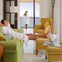 Couples Prefer All-Inclusive Hotel in Cancun for Romantic Honeymoon Escape Video