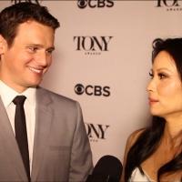 TV: Lucy Liu and Jonathan Groff Share Stories from Tonys Morning- Behind the Scenes o Video