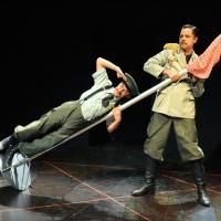 La Piara's GUERRA: A CLOWN PLAY Comes to Links Hall, Now thru 8/4 Video