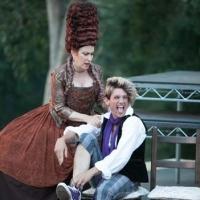 BWW Reviews: It's Witty Romance in SHE STOOPS TO CONQUER