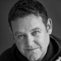Tony Maudsley to Don House Slippers in UK's HAIRSPRAY Tour; Full Casting Announced