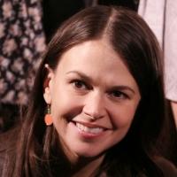 Sutton Foster Donates Original Painting to Theatre Lab of Dramatic Arts For Scholarsh Video