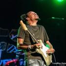 Blues Guitar Virtuoso Eric Gales Performs With Lauryn Hill on TONIGHT SHOW Video