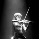 Electronic Violinist Lindsey Stirling to Bring Summer Tour to The VETS, 7/12 Video