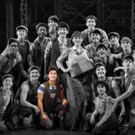 EXTRA EXTRA! NEWSIES Cast Member Teaching YOU How To Carry the Banner While on Tour! Video