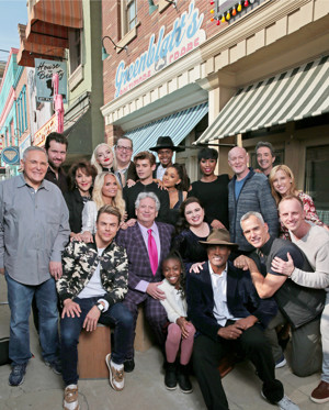Photo Flash: Jennifer Hudson and HAIRSPRAY LIVE! Cast Say 'Thank You' to Producers Image
