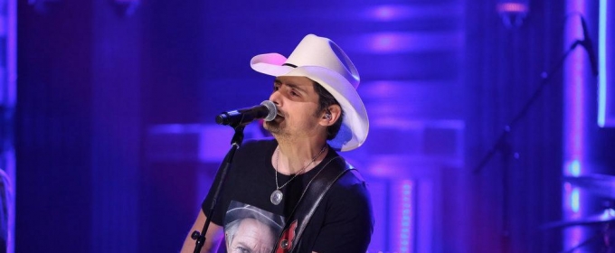 VIDEO: Country Music Superstar Brad Paisley Performs 'Contact High' on TONIGHT Video