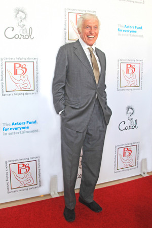 Dick Van Dyke Takes Opportunity to Apologize for MARY POPPINS Cockney Accent Image
