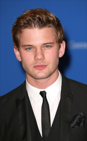 Jeremy Irvine and Alexa Davies Join Cast of MAMMA MIA Sequel Image