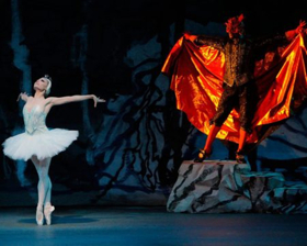 Review: NEW YORK CITY BALLET'S Swan Lake Features World Class Dancing but Lackluster Decor and Costumes Image
