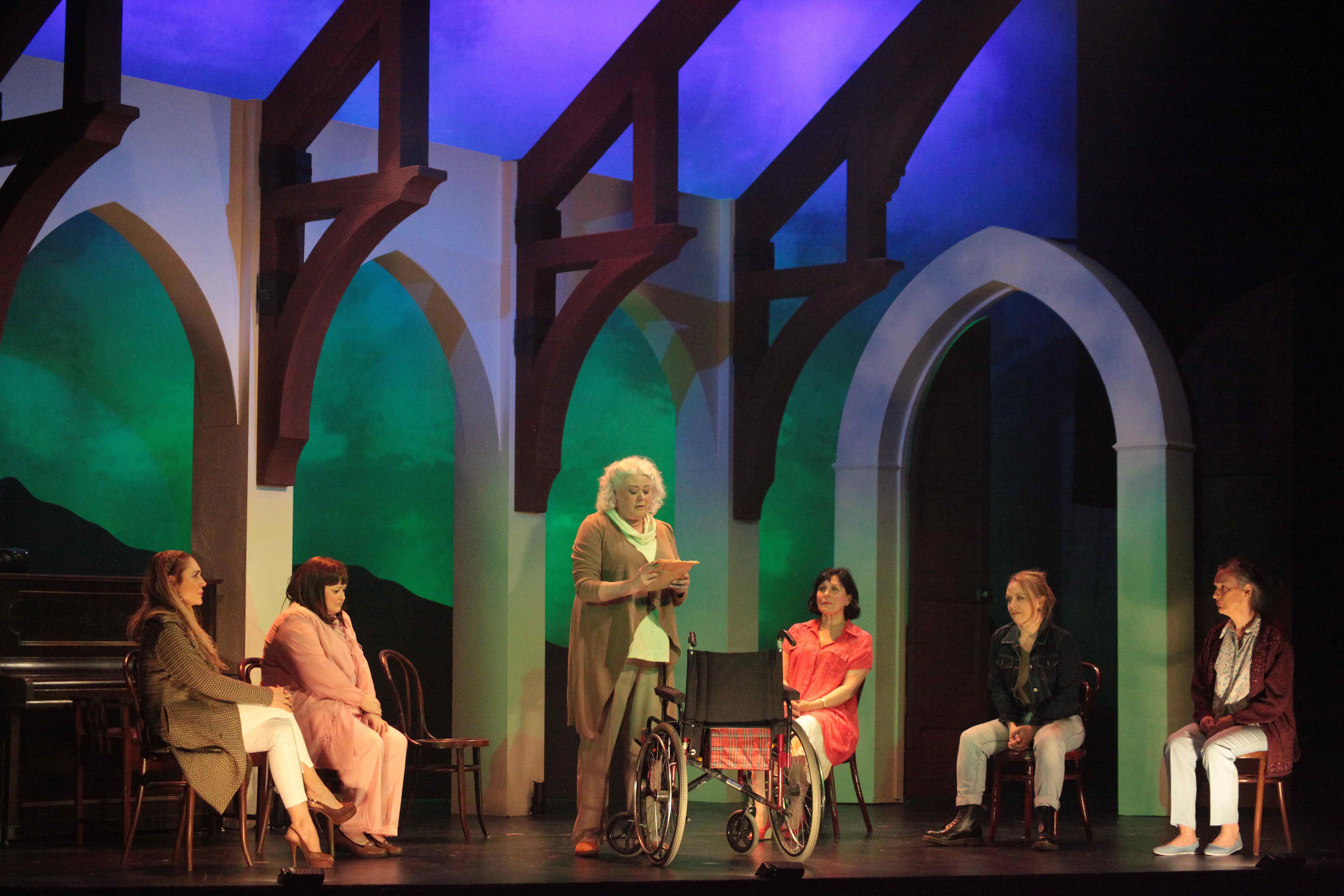 Review: CALENDAR GIRLS at Athenaeum Theatre Image