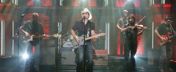 VIDEO: Brad Paisley Performs 'Last Time for Everything' & More on LATE NIGHT Video