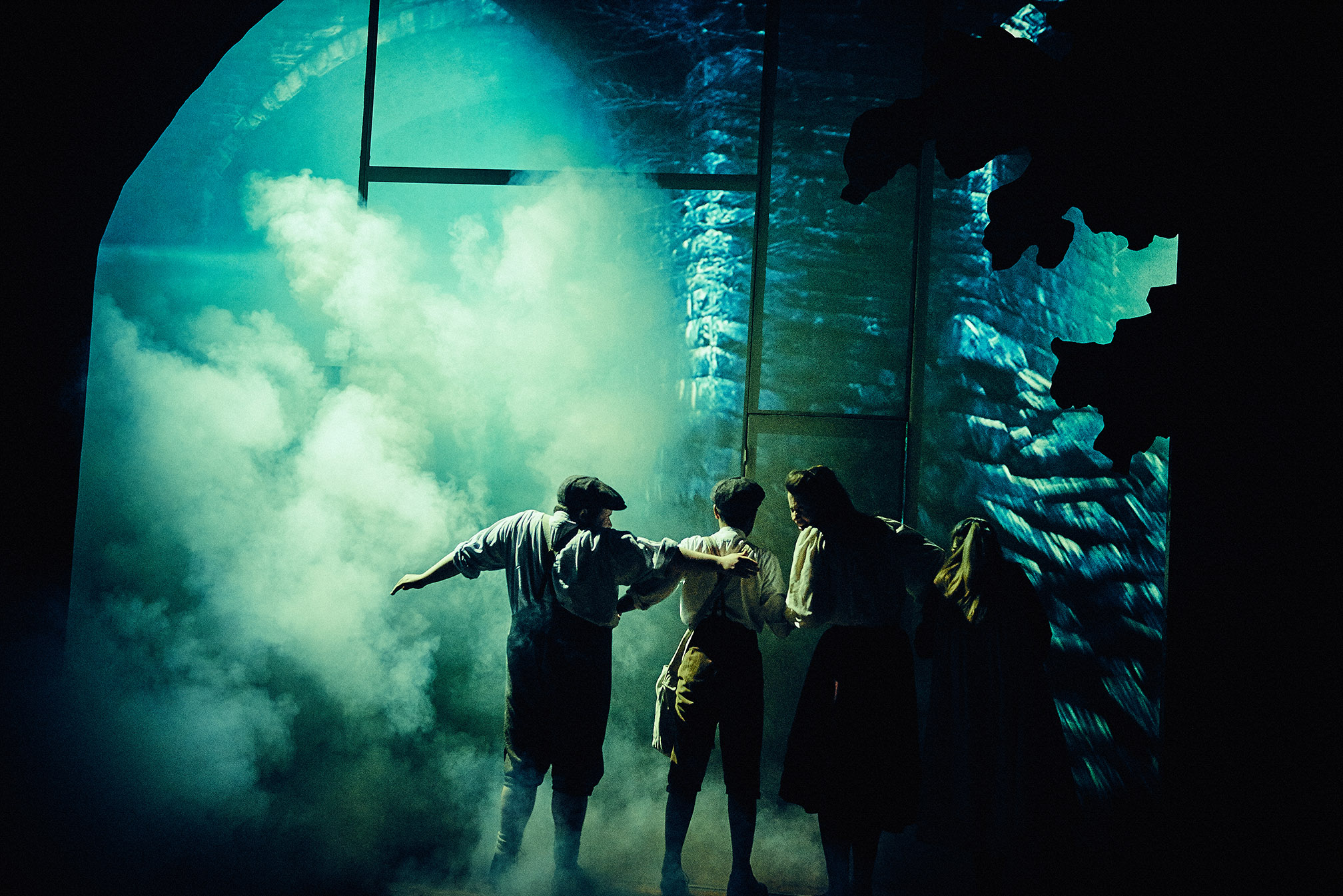 Review: THE RAILWAY CHILDREN, Exeter Northcott Theatre Image