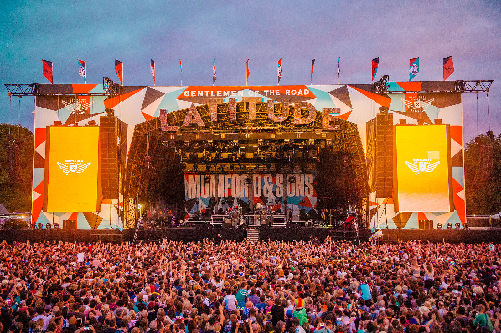 Review: MUMFORD & SONS, Latitude Festival Image