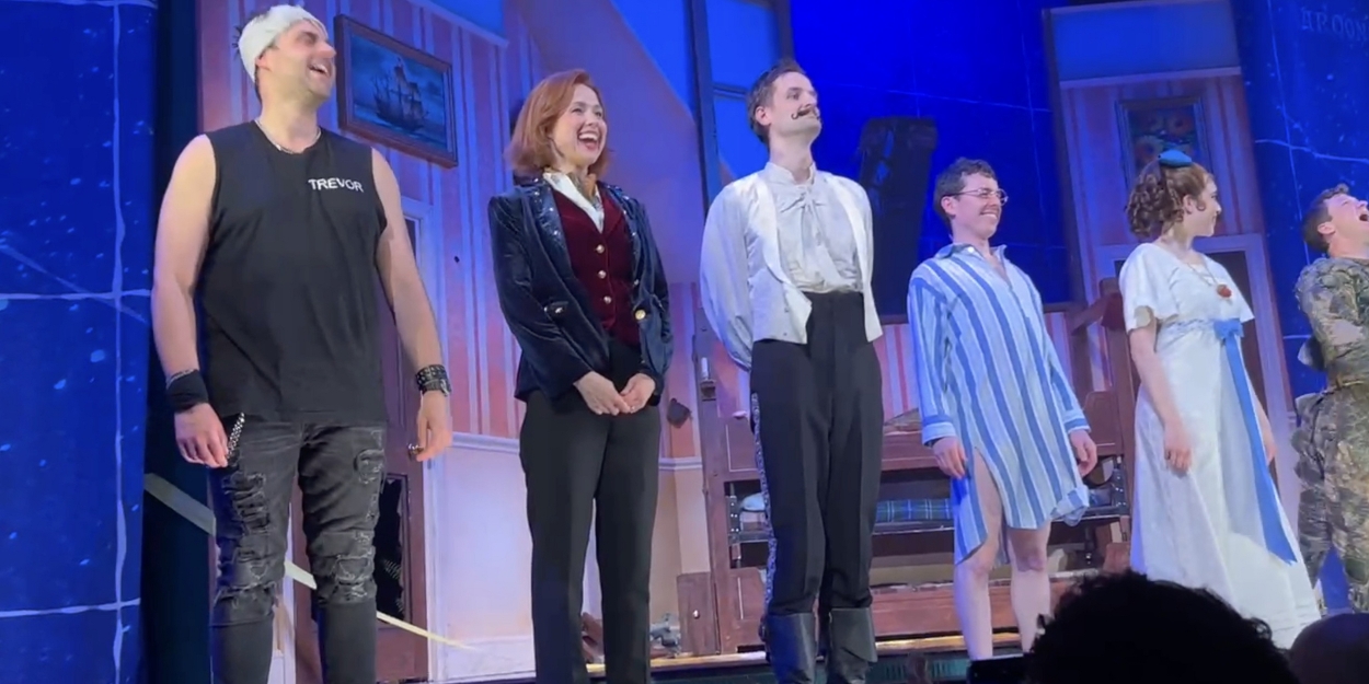 Video: Watch Ellie Kemper Take Her First Broadway Bows in PETER PAN GOES WRONG