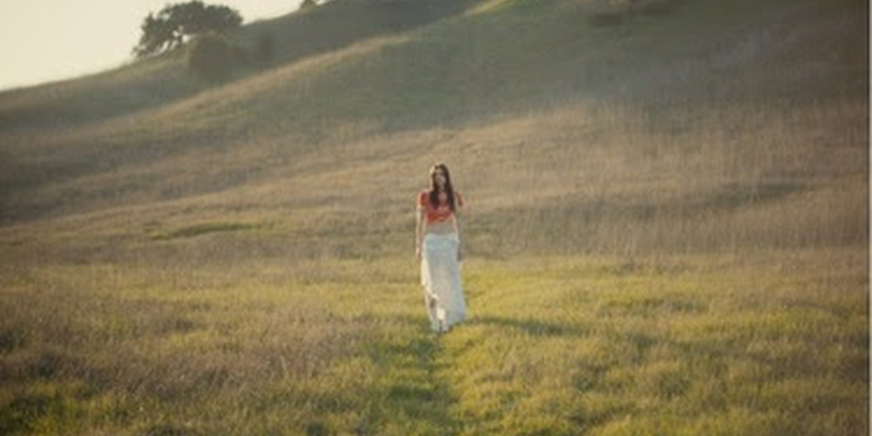 VIDEO: Lizzy McAlpine Unveils 'ceilings' Video Video
