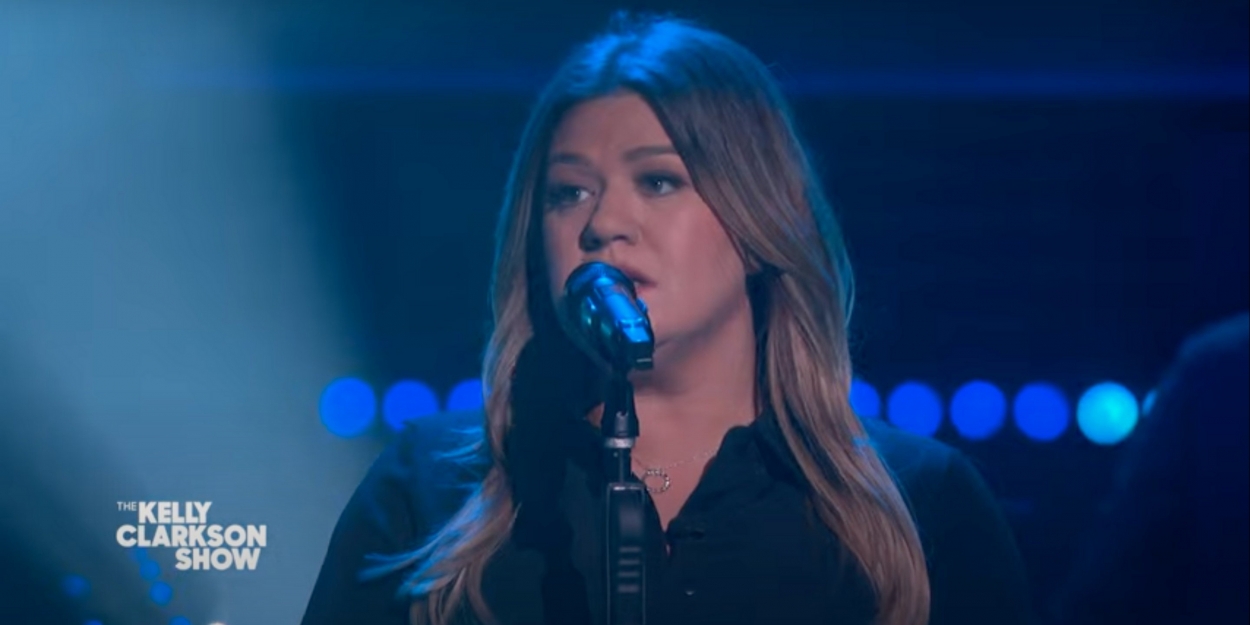 VIDEO: Kelly Clarkson Covers 'Blue' Video
