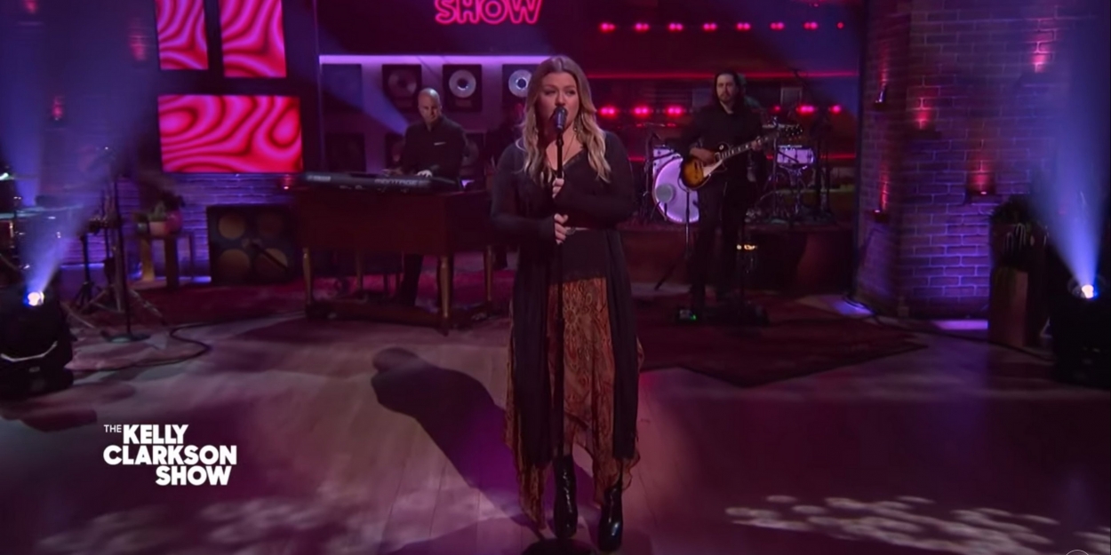 VIDEO: Kelly Clarkson Covers 'Let Me Down Easy' Video