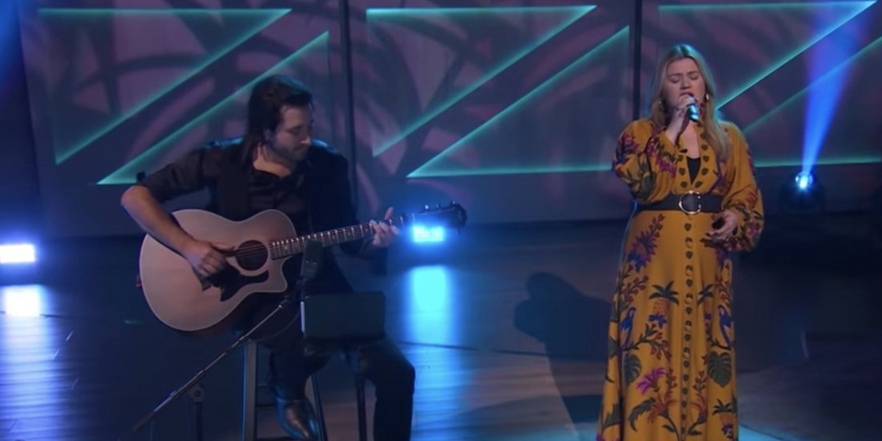 VIDEO: Kelly Clarkson Performs Tribute to Don McLean with Performance of 'Vincent… Video