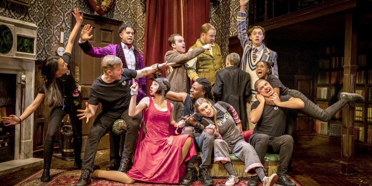 Photos: Check Out New Production Images of THE PLAY THAT GOES WRONG