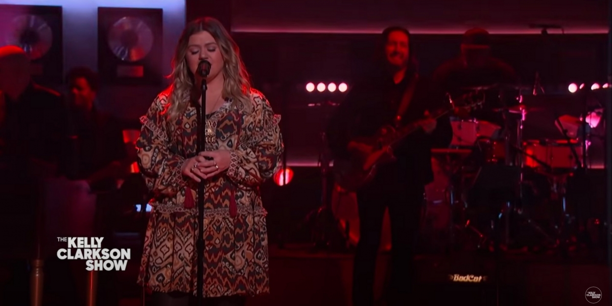 VIDEO: Kelly Clarkson Performs 'Give Me One Reason' Video
