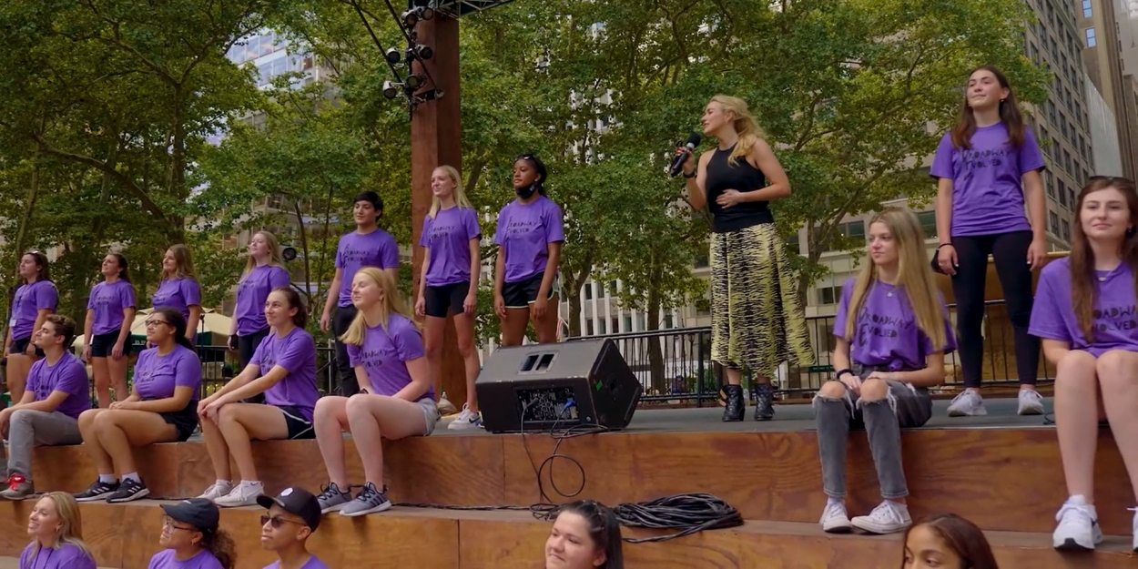 VIDEO: Betsy Wolfe, Andrew Rannells and More Take Part in Bryant Park's… Video