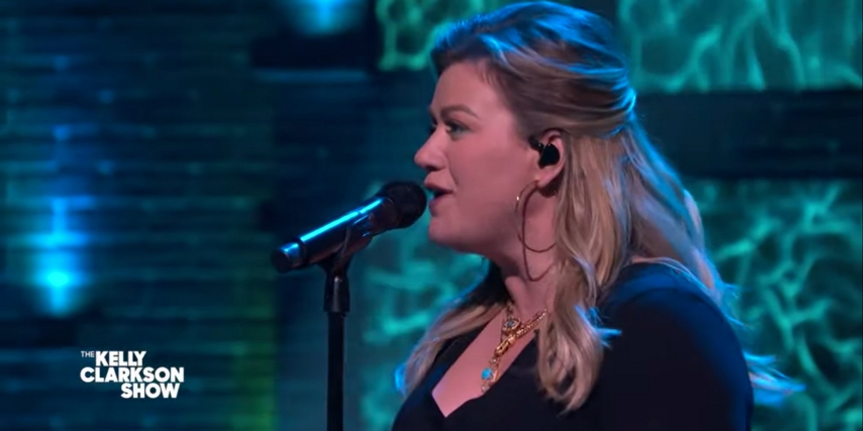 VIDEO: Kelly Clarkson Performs a Cover of 'Heads Carolina, Tails California' Video