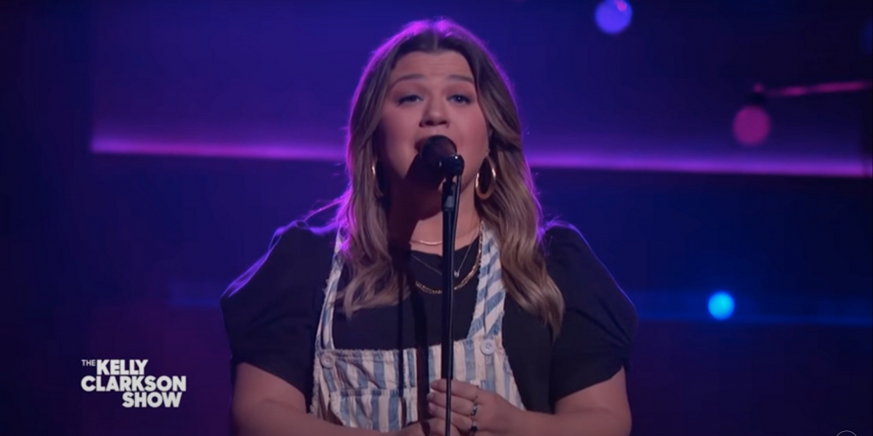 VIDEO: Kelly Clarkson Covers 'Can't Take My Eyes Off You' Video