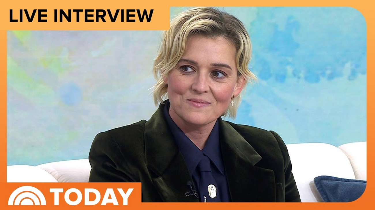 Brandi Carlile Recalls Dolly Parton Praying With Her the Moment They First Met Video