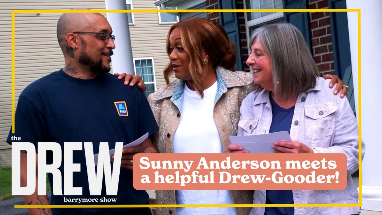 Sunny Anderson Meets Grocery Store Employee Hailed as a Good Samaritan Photo