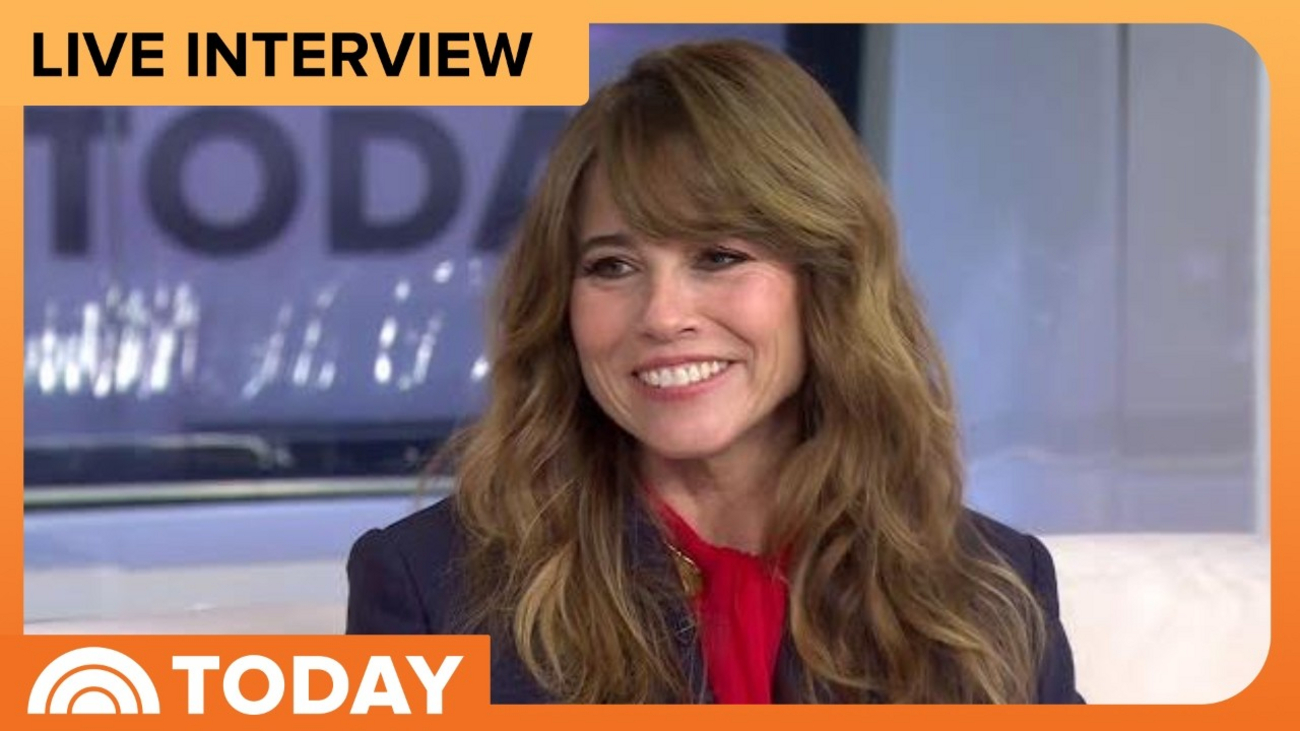 Linda Cardellini Describes 'Blood and Gore' and Story in CRYSTAL LAKE Photo