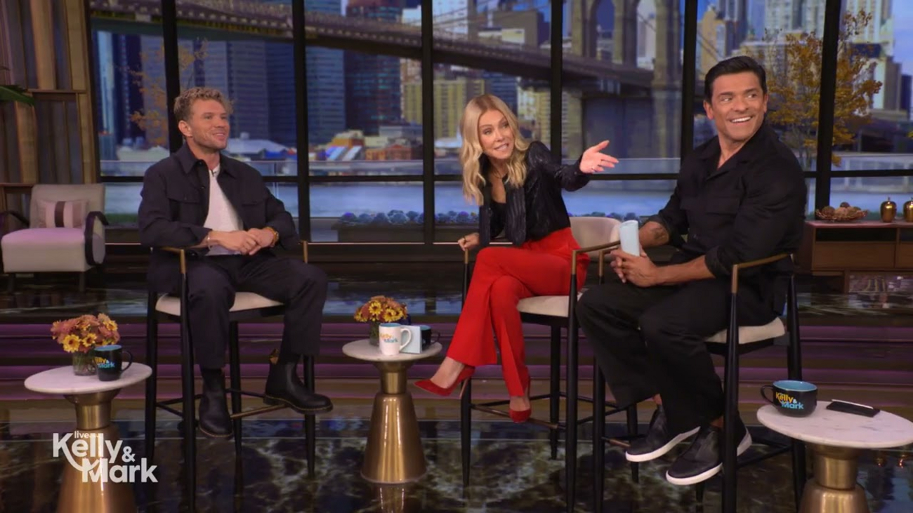 Ryan Phillippe on Teaching His Bulldog to Swim Video
