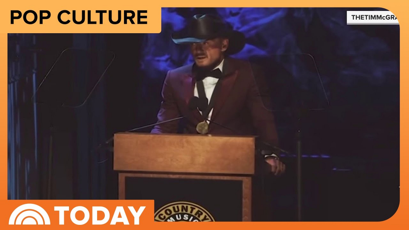 Tim McGraw Gets Emotional Entering Country Music Hall of Fame Photo