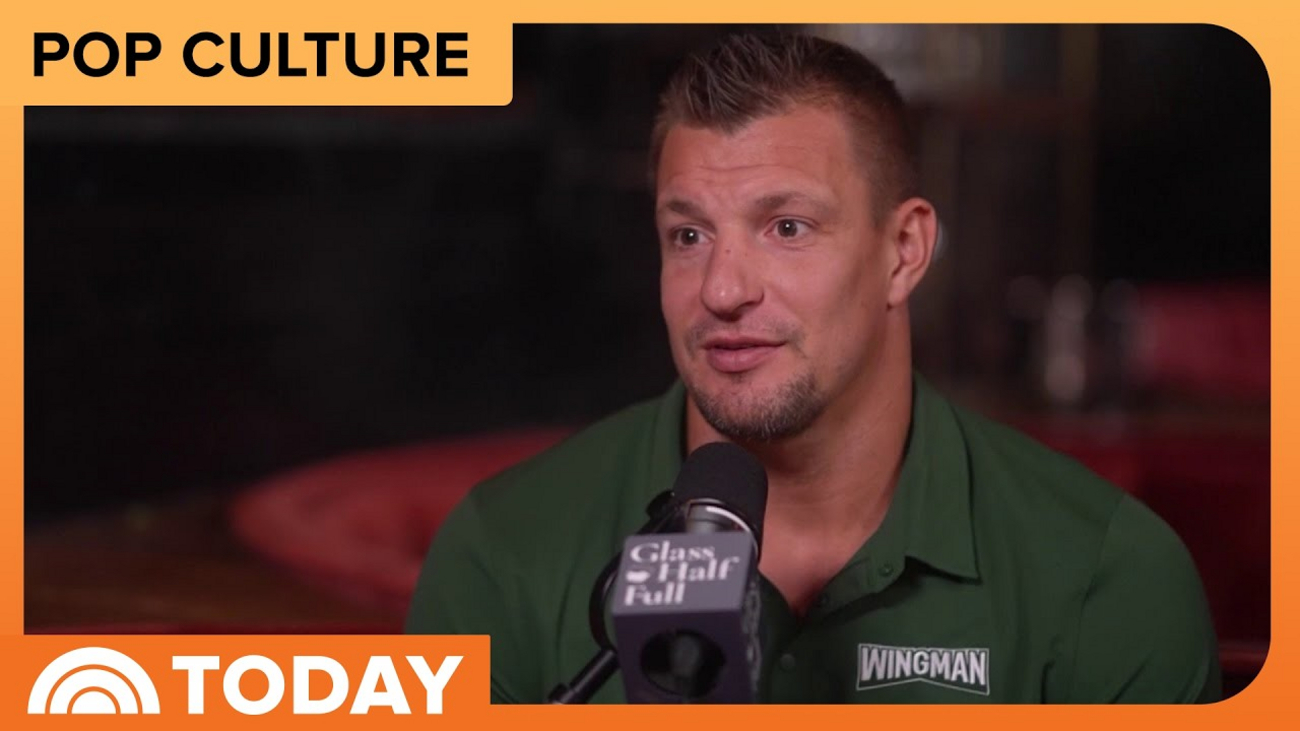 Rob Gronkowski Calls Tom Brady a 'Father Figure' Photo