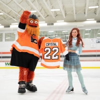 Photos: Cirque Du Soleil's CRYSTAL Cast Members Meet Flyers Mascot, Gritty Photo