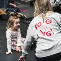 FAMILIERUNDVISNINGER Comes to Det KGL. Teater