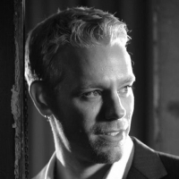 Wake Up With BWW 8/18: Adam Pascal and Olivia Valli to Lead PRETTY WOMAN Tour, and More! Image