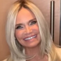 VIDEO: Kristin Chenoweth Remixes WICKED Tune 'Popular' in Honor of Vice President Kam Photo