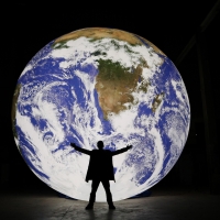 Luke Jerram Will Bring Floating Planet Earth Sculpture to Queens Gardens in March Video