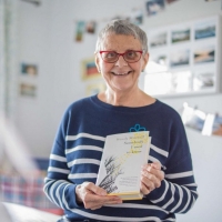 Exclusive Reading By Yorkshire Dementia Campaigner Wendy Mitchell Comes to Leeds Play Video