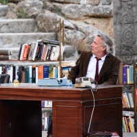 Photo Flash: First Look at EDUCATING RITA, Now Playing at the Minack Theatre Photo