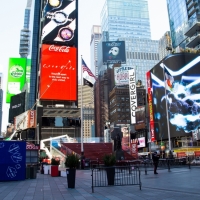 Pop-Up Ferris Wheel Takes Visitors For a Spin in Times Square Photo