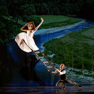 Dance St. Louis to Present MOMIX: Alice At The Touhill Performing Arts Center Photo