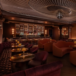 Review: Beauty & Essex Serves Its Innovative Global Cuisine in Sophisticated Setting a Photo