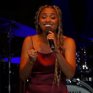 Video: Ariana DeBose Performs Coldplay's 'Fix You' at Lincoln Center's Gala Photo