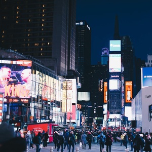 Cabaret Roundup: April 20-26- Samantha Bee, Betty Buckley & More Photo